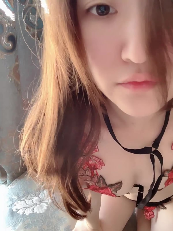 花椒主播一只三鹿奶粉露脸大尺度福利
