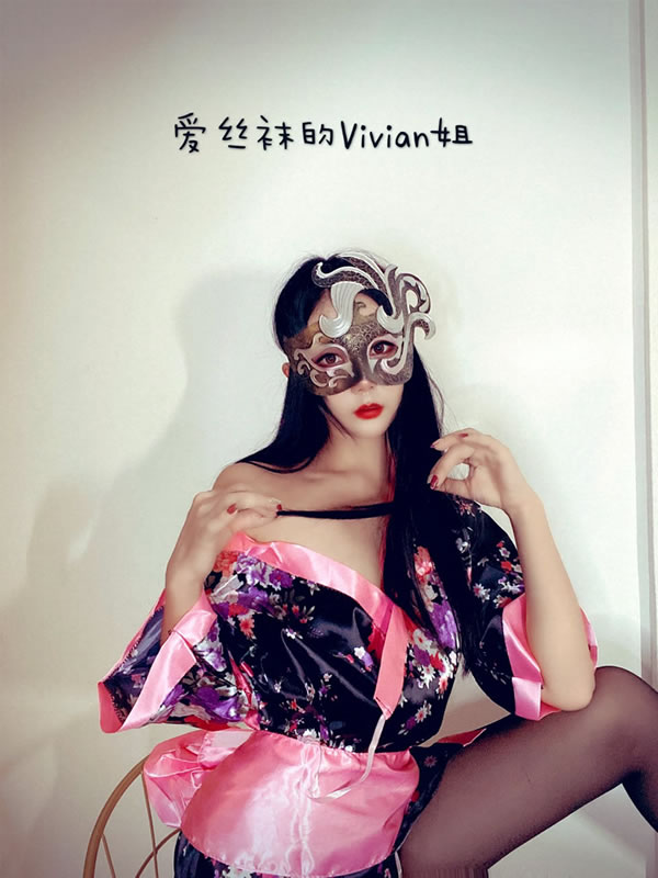推特网红爱丝袜的Vivian姐尺度图集2