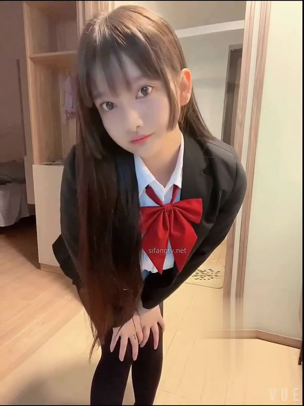 秀人巨乳嫩模小尤奈制服少女尺度秀图集