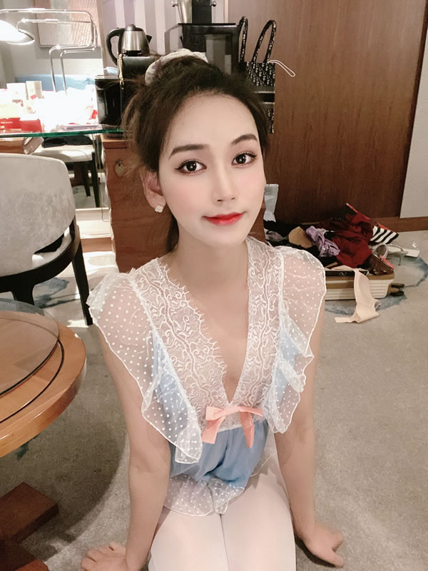 极品网红李智贤私拍唯美合集